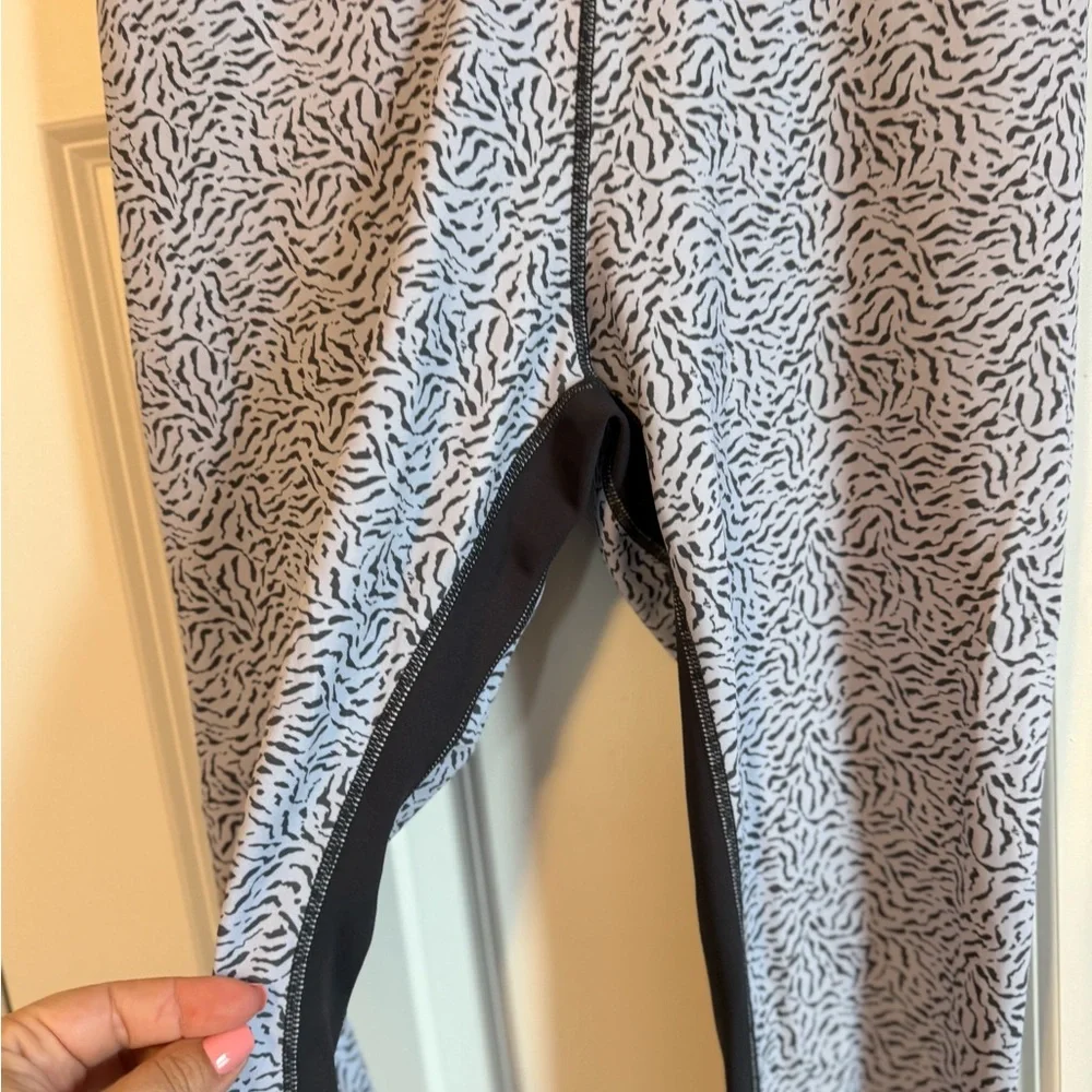 Allfenix Leggings High Rise Moisture Wicking Powder Cheetah 25